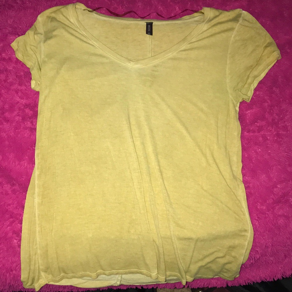 Yellow short sleeve shirt